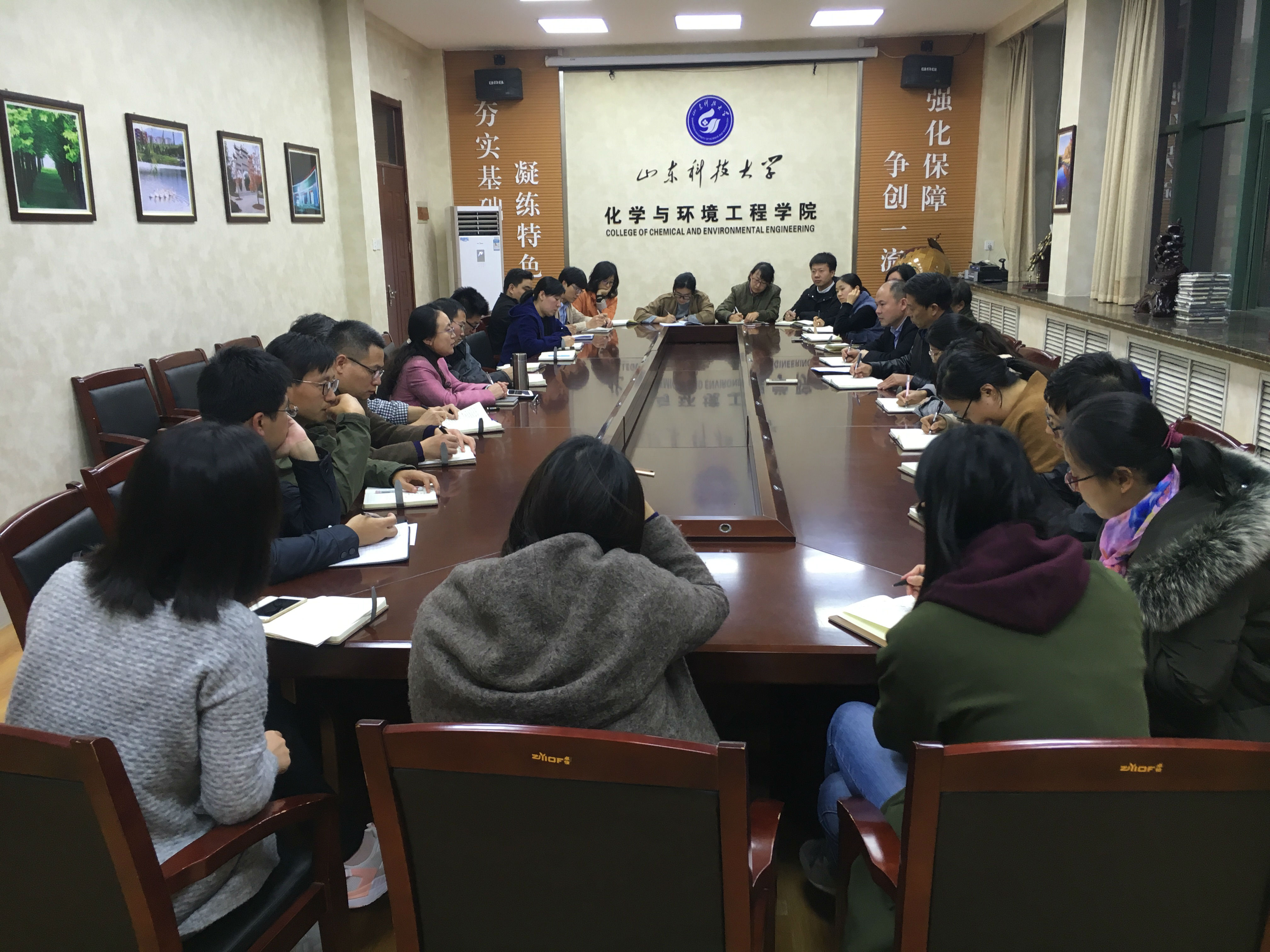 刘丽华老师讲话.jpg